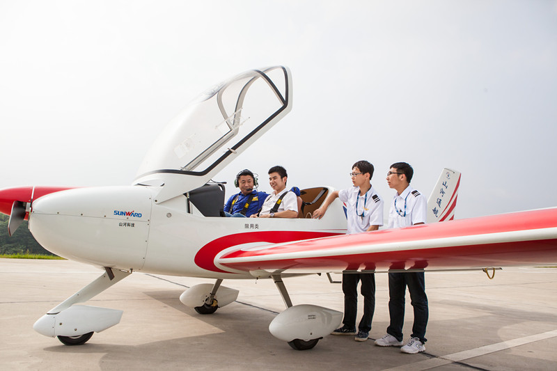 开挖机，坐游艇、飞机 江南游戏智能开展员工家属开放日活动