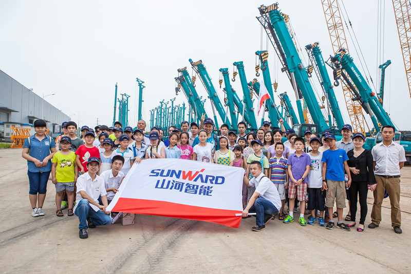 开挖机，坐游艇、飞机 江南游戏智能开展员工家属开放日活动