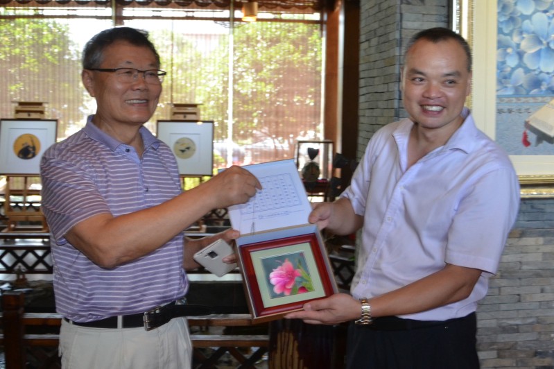 民盟江南游戏智能支部活动彰显“针”功夫