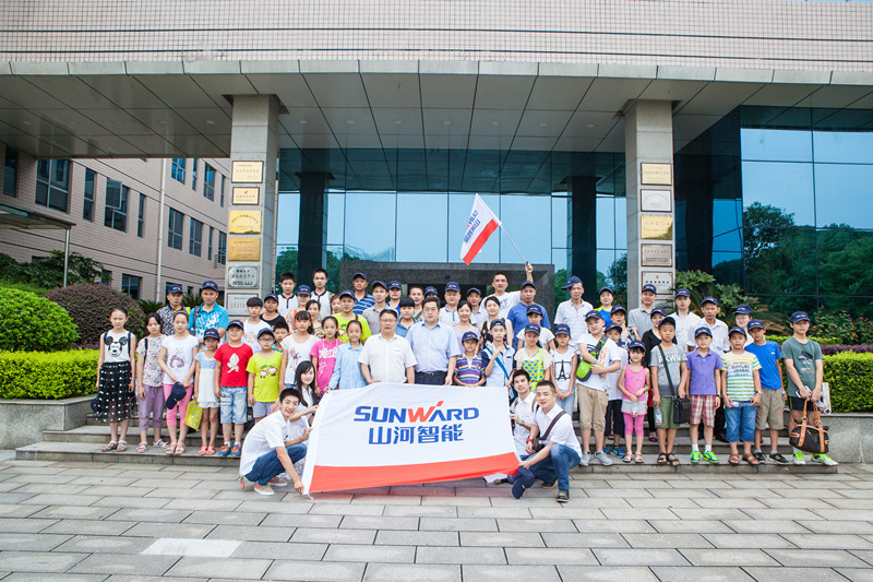 开挖机，坐游艇、飞机 江南游戏智能开展员工家属开放日活动