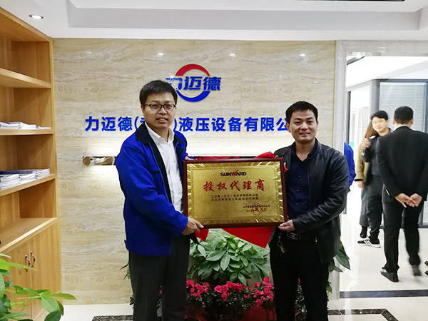 从拒绝到一次购买十台旋挖钻机，他用八年时间认识江南游戏智能