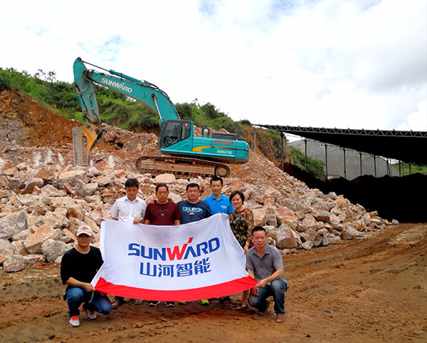 看石场风云如何演绎？江南游戏智能矿山战神SWE470E大型挖掘机一锤定音！