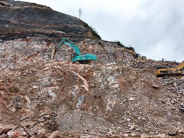 看石场风云如何演绎？江南游戏智能矿山战神SWE470E大型挖掘机一锤定音！