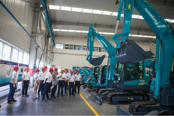 商务部合作司刘民强副司长一行调研江南游戏智能