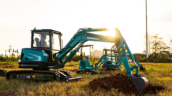 逛上海宝马展来江南游戏智能展位，创新成果连连看