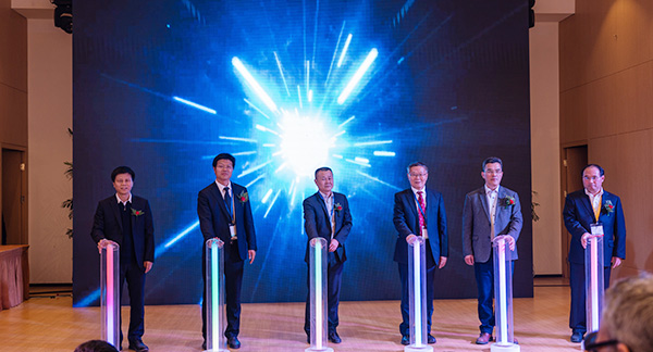 首日签单2.6亿元，江南游戏智能创新产品引爆上海宝马展