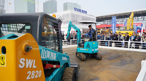 不服来战！江南游戏智能展台有大礼等你拿