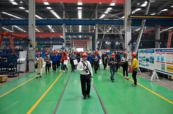 开启工程机械之都体验之旅，中外媒体观摩团到访江南游戏智能