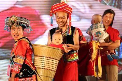 他们，用小小背篓背出江南游戏大情怀