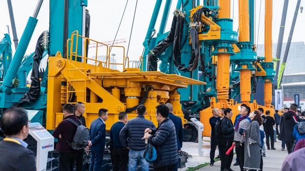 首日签单2.6亿元，江南游戏智能创新产品引爆上海宝马展