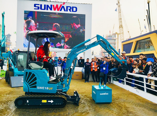 不服来战！江南游戏智能展台有大礼等你拿