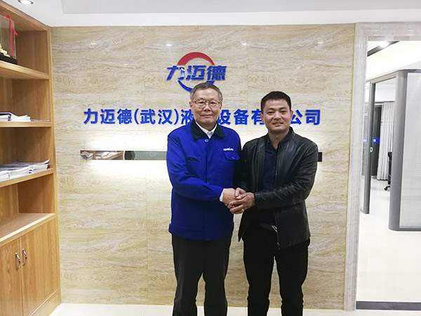 从拒绝到一次购买十台旋挖钻机，他用八年时间认识江南游戏智能