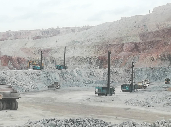 高温酷暑，江南游戏智能凿岩设备异域扬威