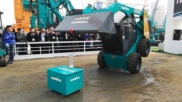 不服来战！江南游戏智能展台有大礼等你拿