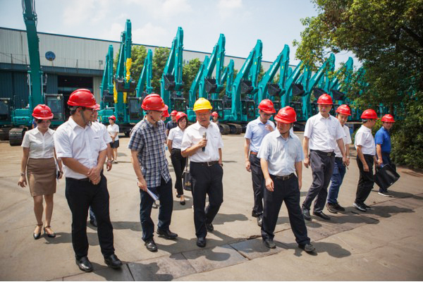 商务部合作司刘民强副司长一行调研江南游戏智能