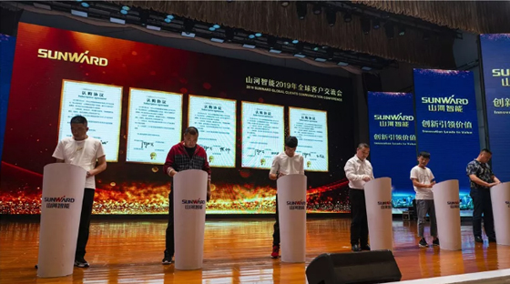 千人客户交流会，10.5亿订单！江南游戏智能二十年发展新飞跃