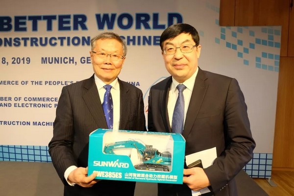 “三个率先”展示江南游戏挖掘机欧洲发展历程