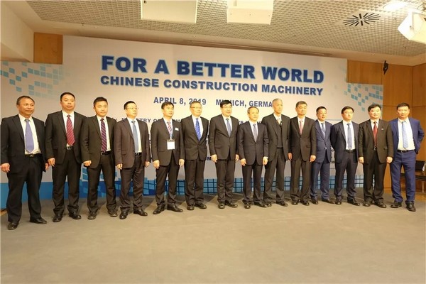 “三个率先”展示江南游戏挖掘机欧洲发展历程