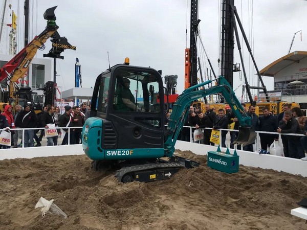 “三个率先”展示江南游戏挖掘机欧洲发展历程