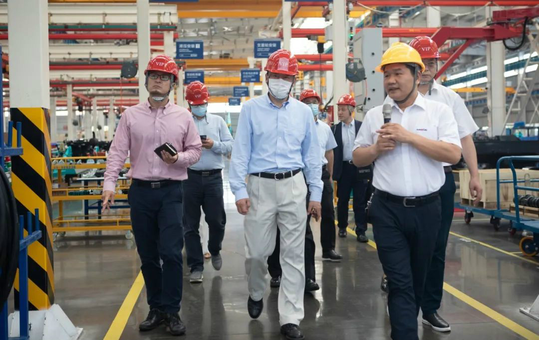 中国金茂高级副总裁张辉率团考察江南游戏智能