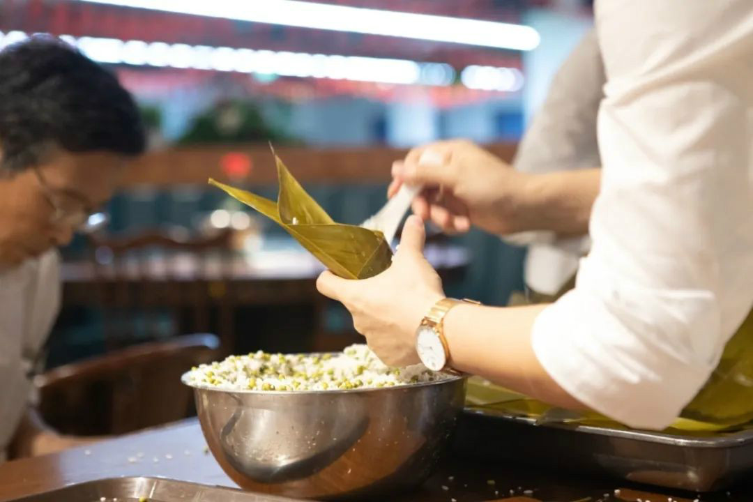 “爱国心，江南游戏情”江南游戏智能第四届包粽子比赛