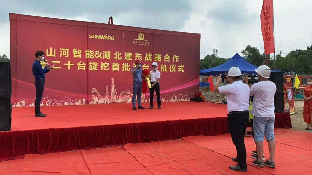 扬帆荆楚大地——江南游戏智能旋挖钻机批量交付