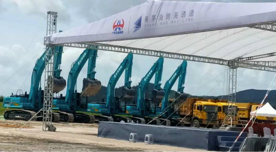 大湾区又一跨海“大桥”开工，江南游戏智能挖掘机“秀”美现场