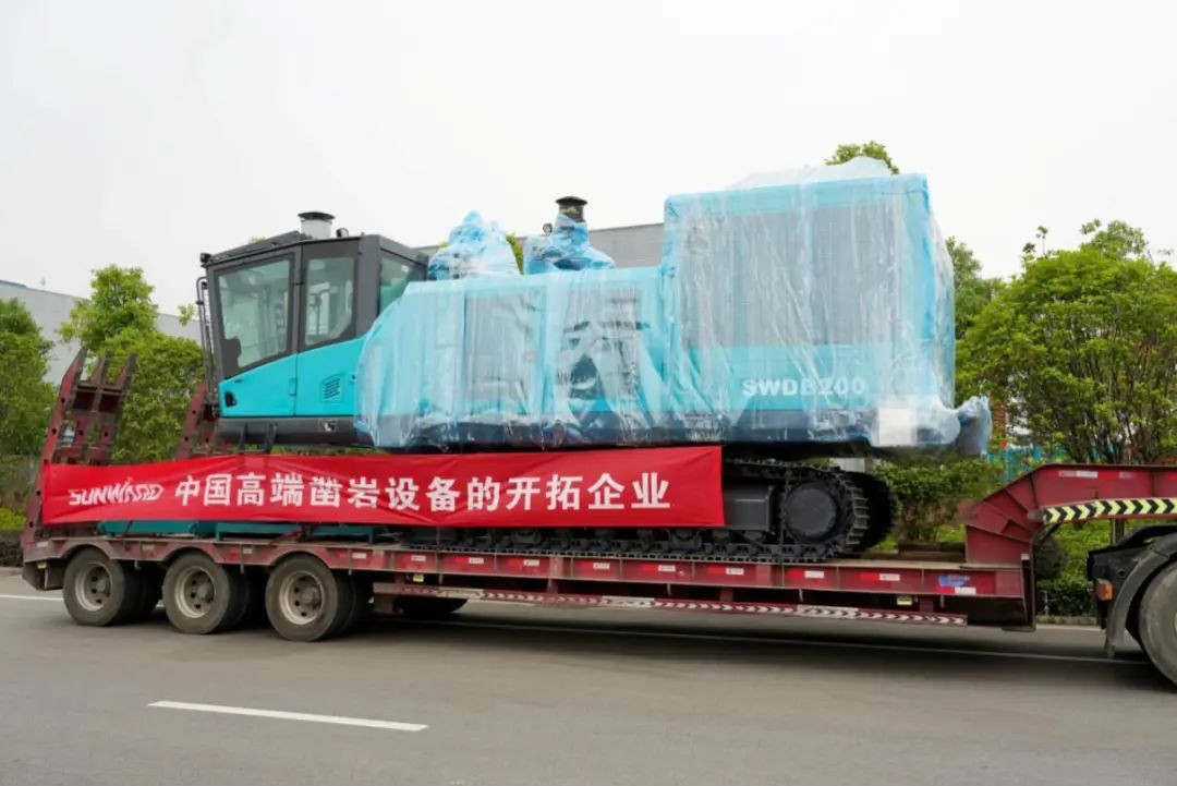 江南游戏智能大孔径凿岩设备批量出口中东