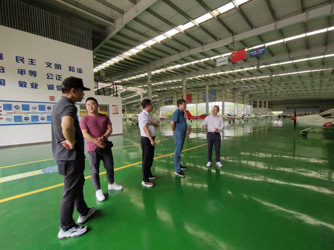 呼伦贝尔城投集团董事长柴冠辉率团考察江南游戏科技