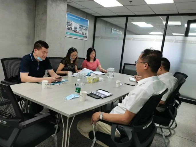 东莞客人考察江南游戏智能高空作业设备