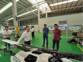 呼伦贝尔城投集团董事长柴冠辉率团考察江南游戏科技