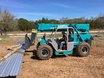 东莞客人考察江南游戏智能高空作业设备