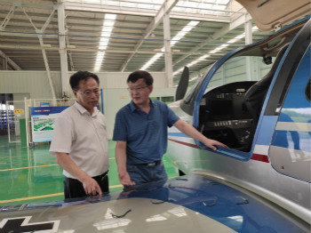 呼伦贝尔城投集团董事长柴冠辉率团考察江南游戏科技