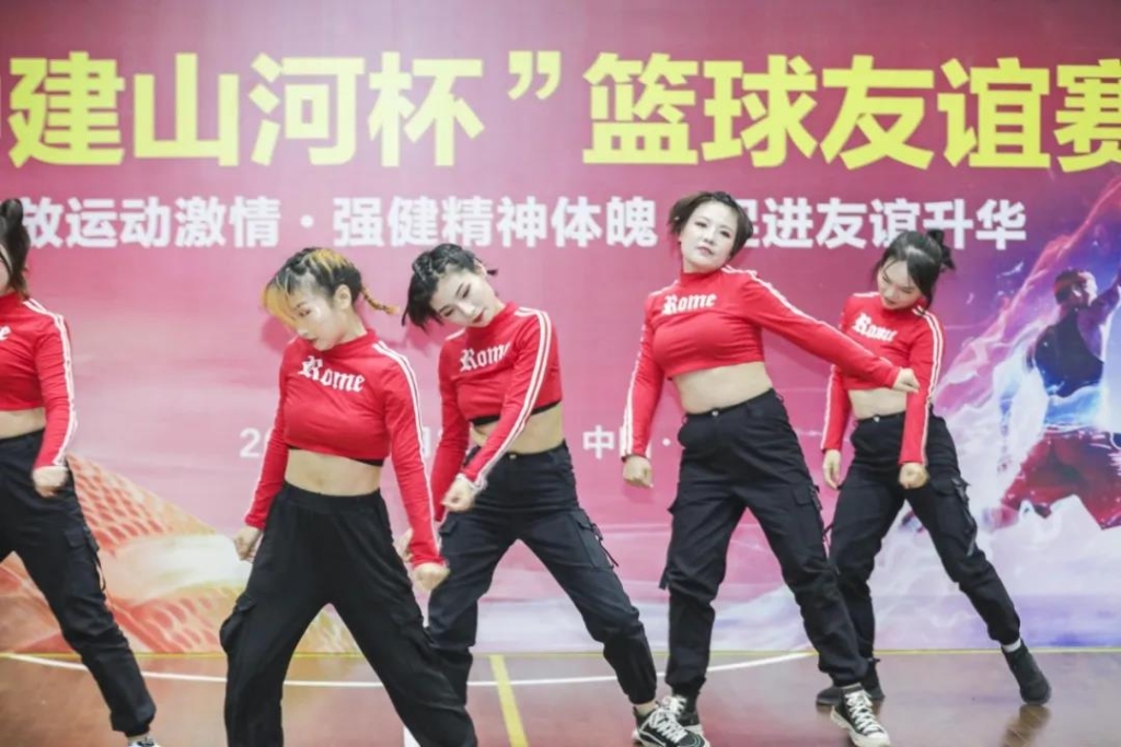 “520” 江南游戏智能以球会友中建五局三公司