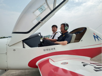 呼伦贝尔城投集团董事长柴冠辉率团考察江南游戏科技