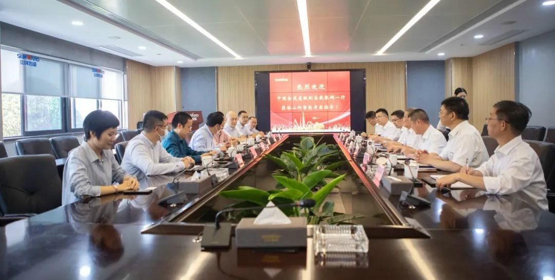 中国金茂高级副总裁张辉率团考察江南游戏智能