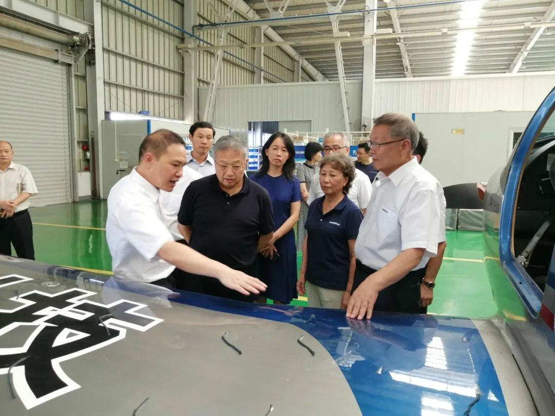 省人大常委会党组副书记、副主任王柯敏调研江南游戏智能