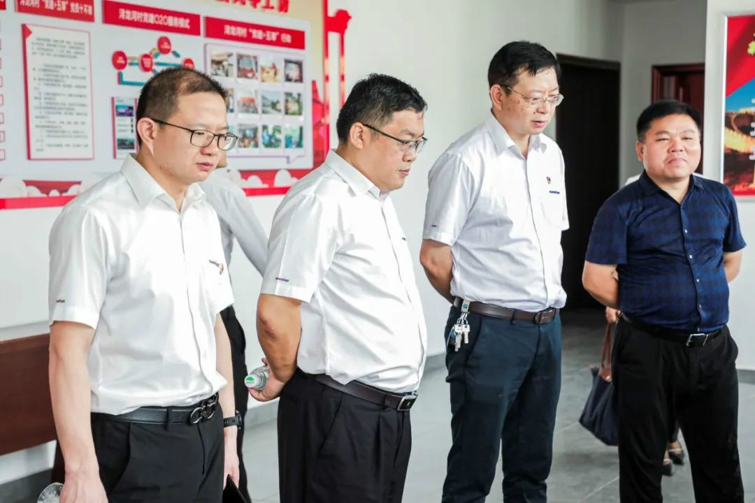 江南游戏智能党委赴浔龙河交流学习