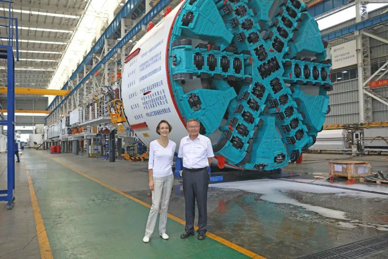 比利时商务领事到访江南游戏智能