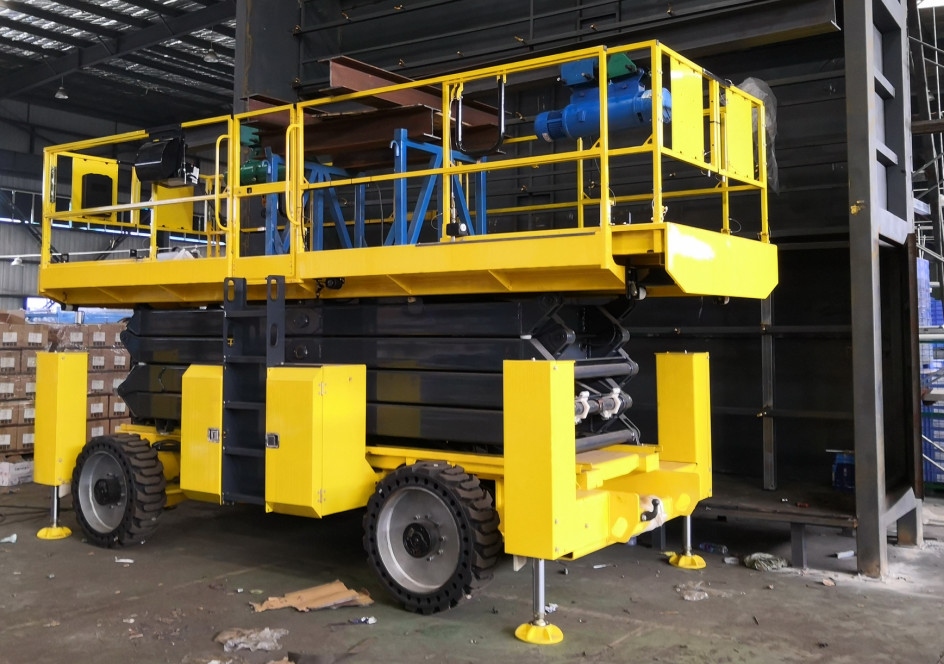 威武！大气！稳定！江南游戏智能越野剪叉式高空作业平台解客户难题