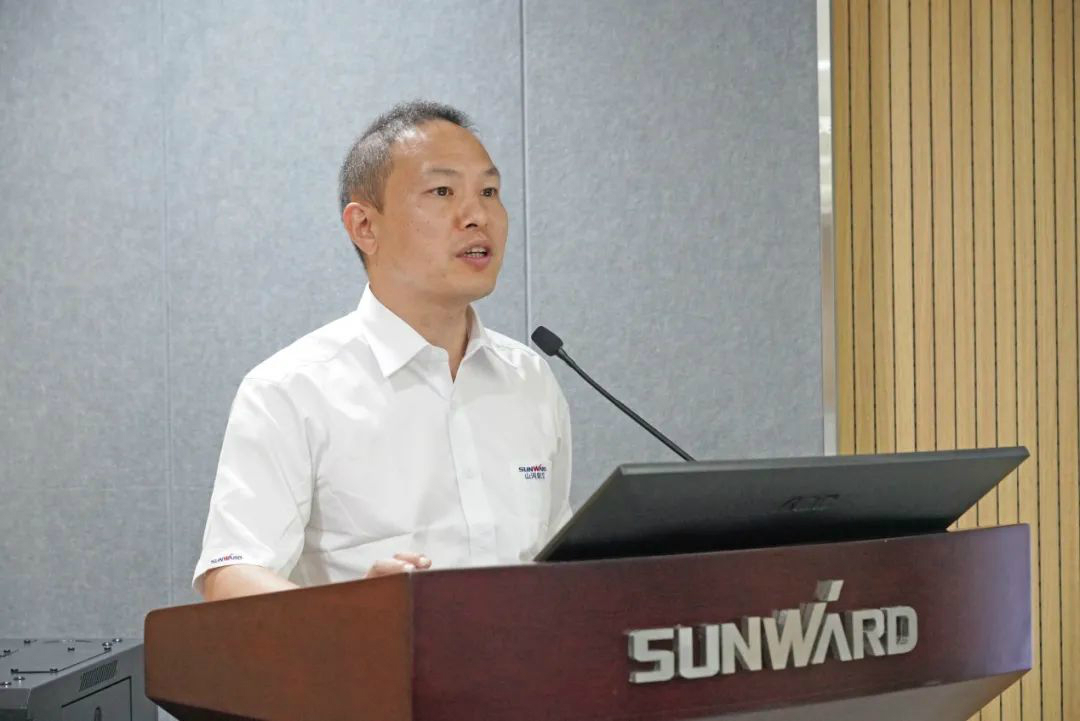 省人大常委会党组副书记、副主任王柯敏调研江南游戏智能