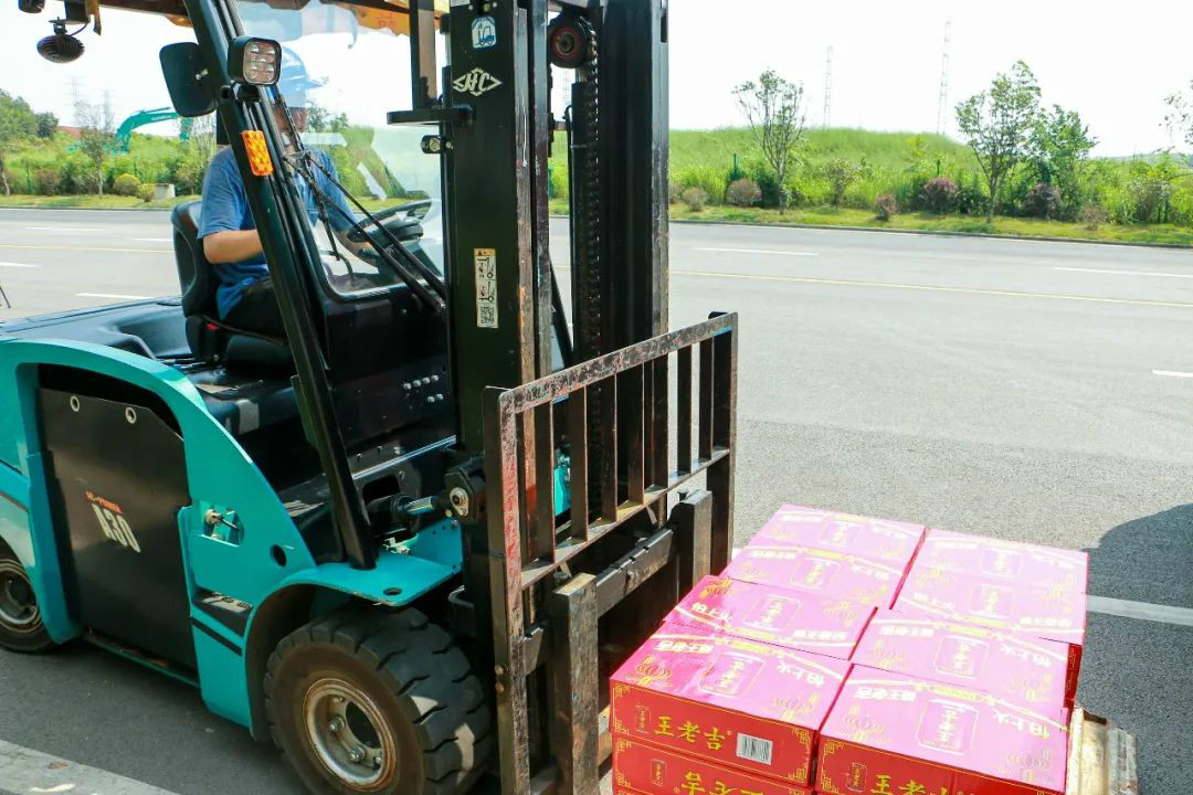 情系职工送清凉，殷切关怀鼓干劲——江南游戏智能开展夏季送清凉活动