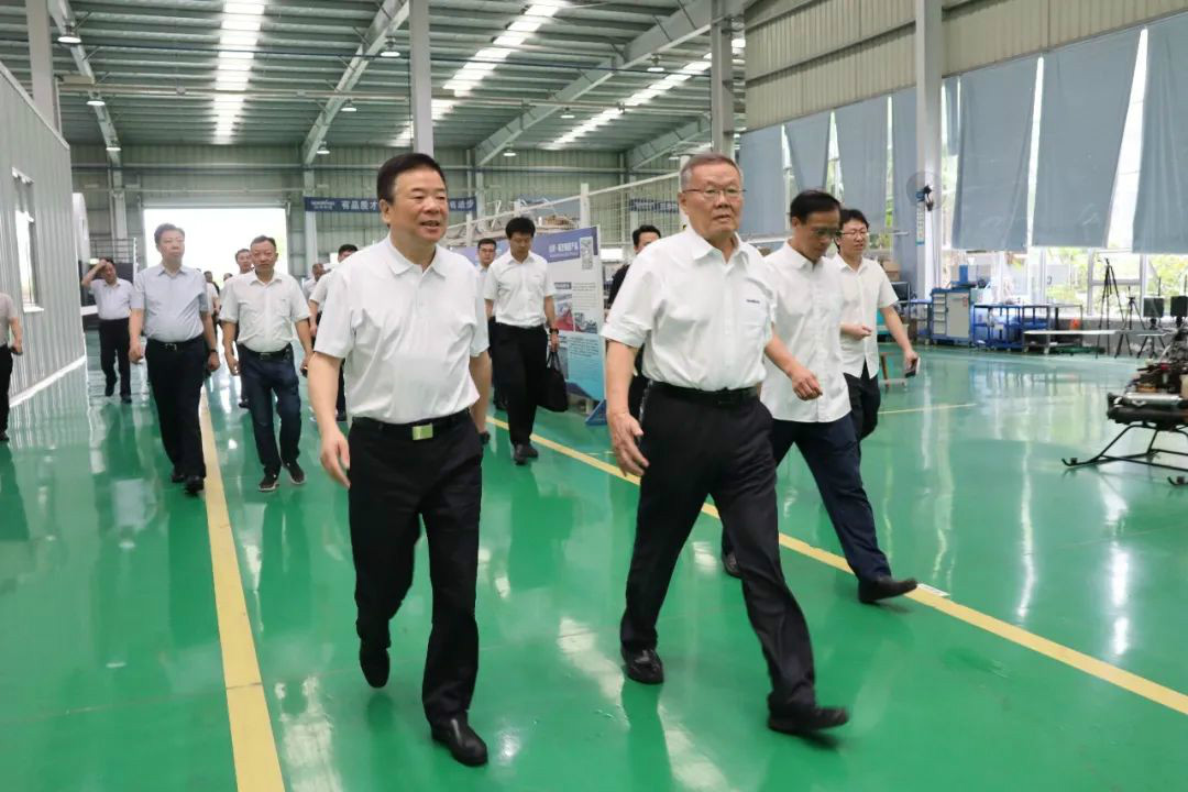 副省长陈飞调研江南游戏航空产业