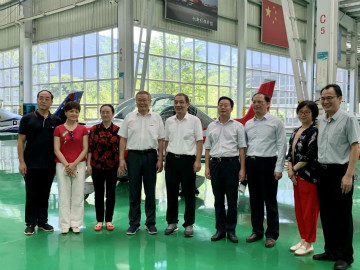 省委常委、统战部部长黄兰香考察调研江南游戏科技