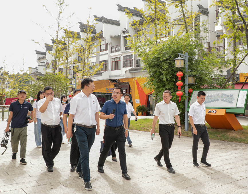 江南游戏智能党委赴浔龙河交流学习