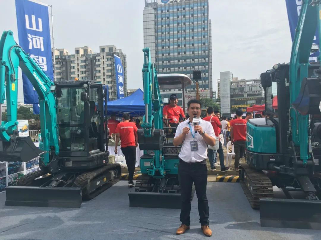 2020全球微挖大会 江南游戏智能精品微挖赢得满堂彩