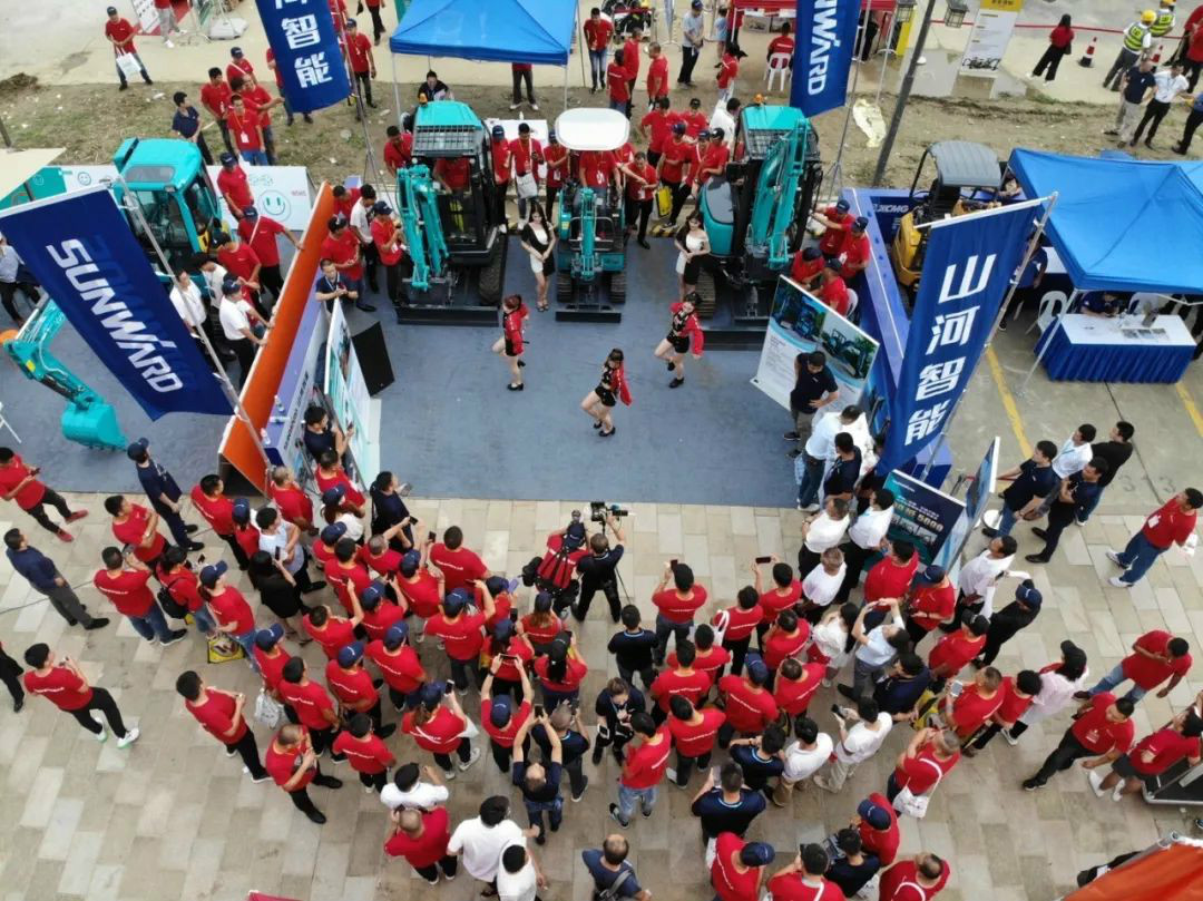 2020全球微挖大会 江南游戏智能精品微挖赢得满堂彩