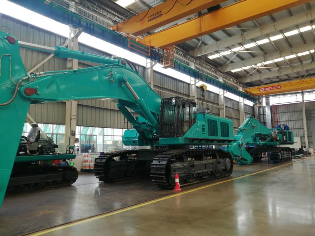 创新再出成果！江南游戏智能超大型履带式液压挖掘机下线