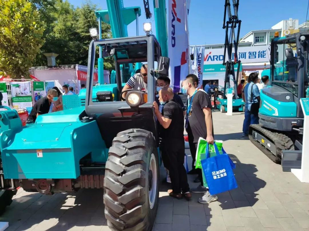 江南游戏智能高空作业设备“吸睛”雄安展