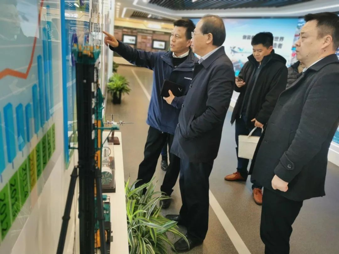 长沙市科技局局长郭塨调研江南游戏智能